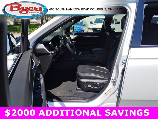 New 2025 Jeep Grand Cherokee Limited w/ Black Appearance Package image 11