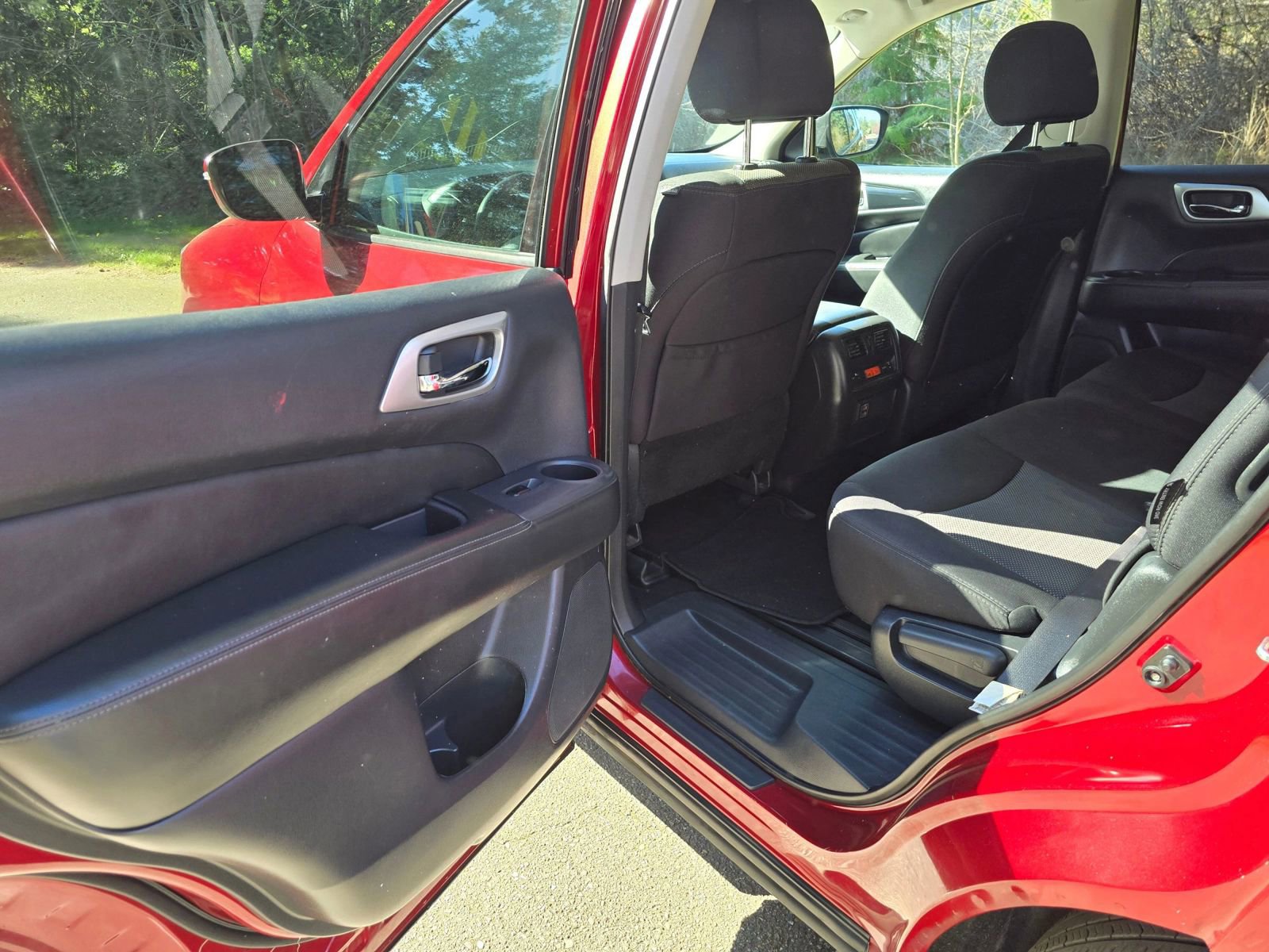 Used 2018 Nissan Pathfinder S AWD/4WD image 18