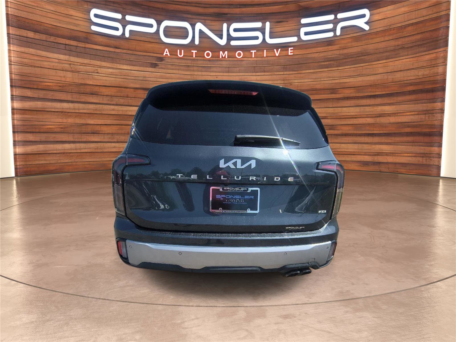 Used 2023 Kia Telluride EX w/ EX Captain's Chair Package AWD/4WD image 5