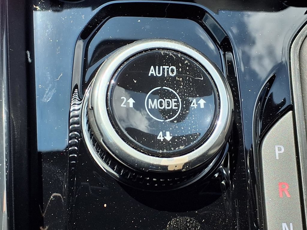 Used 2026 GMC Canyon AT4 w/ Technology Plus Package AWD/4WD image 6