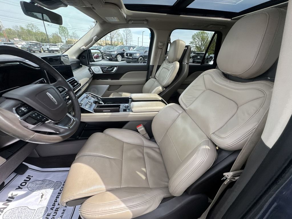 Used 2023 Lincoln Navigator Reserve image 11