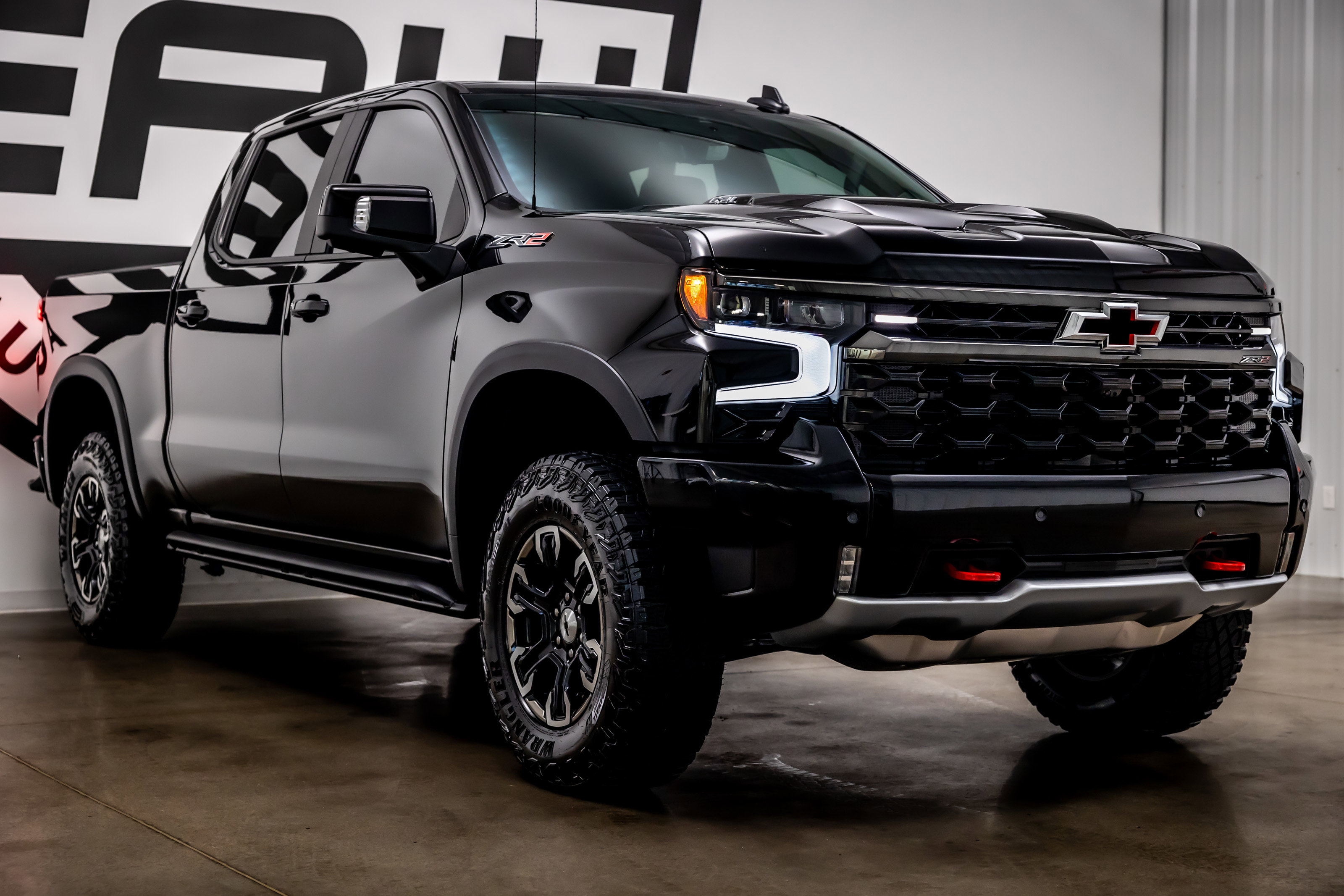 Used 2025 Chevrolet Silverado 1500 ZR2 w/ Technology Package image 30
