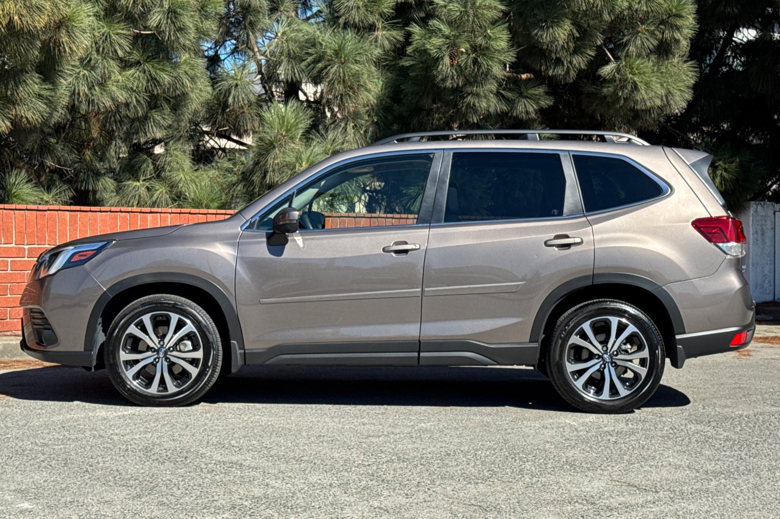 Used 2023 Subaru Forester Limited w/ Popular Package #2 AWD/4WD image 7