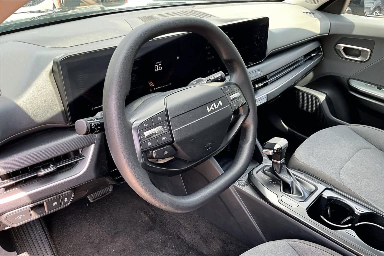 Used 2025 Kia K4 FWD image 17