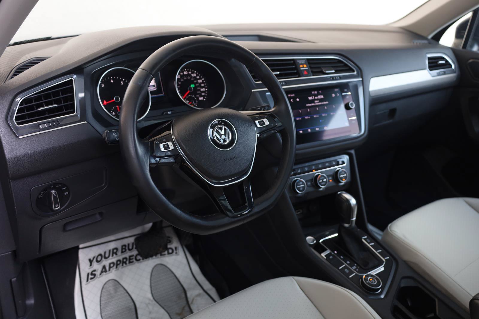Used 2018 Volkswagen Tiguan SEL AWD/4WD image 11