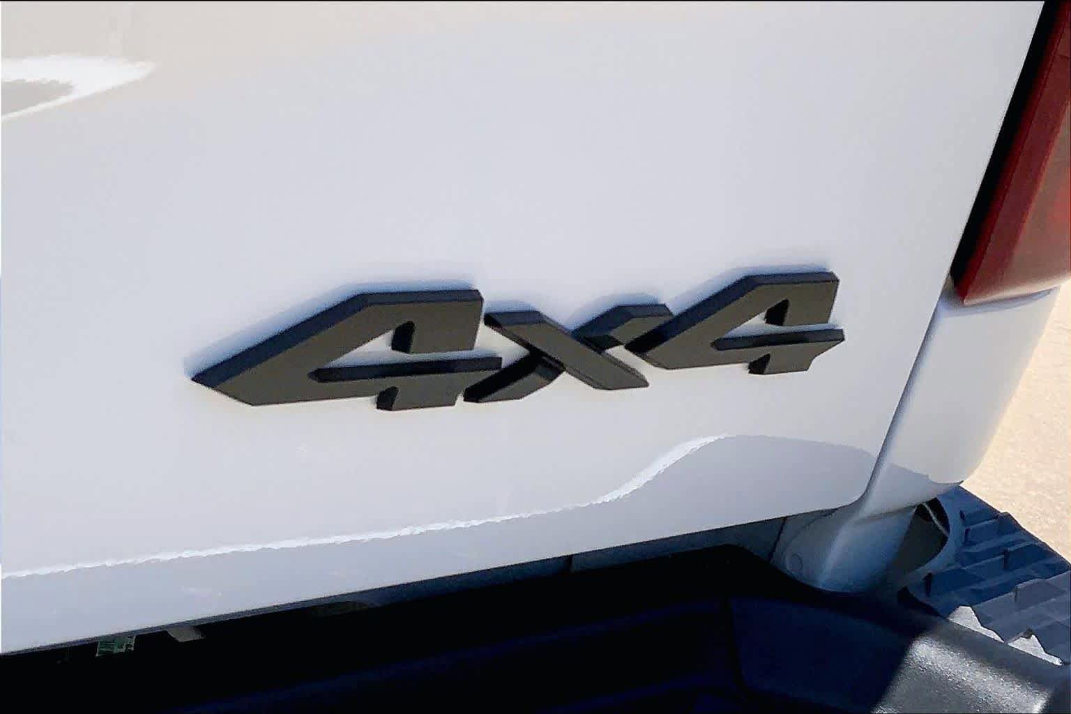 New 2026 RAM 2500 Laramie AWD/4WD image 15