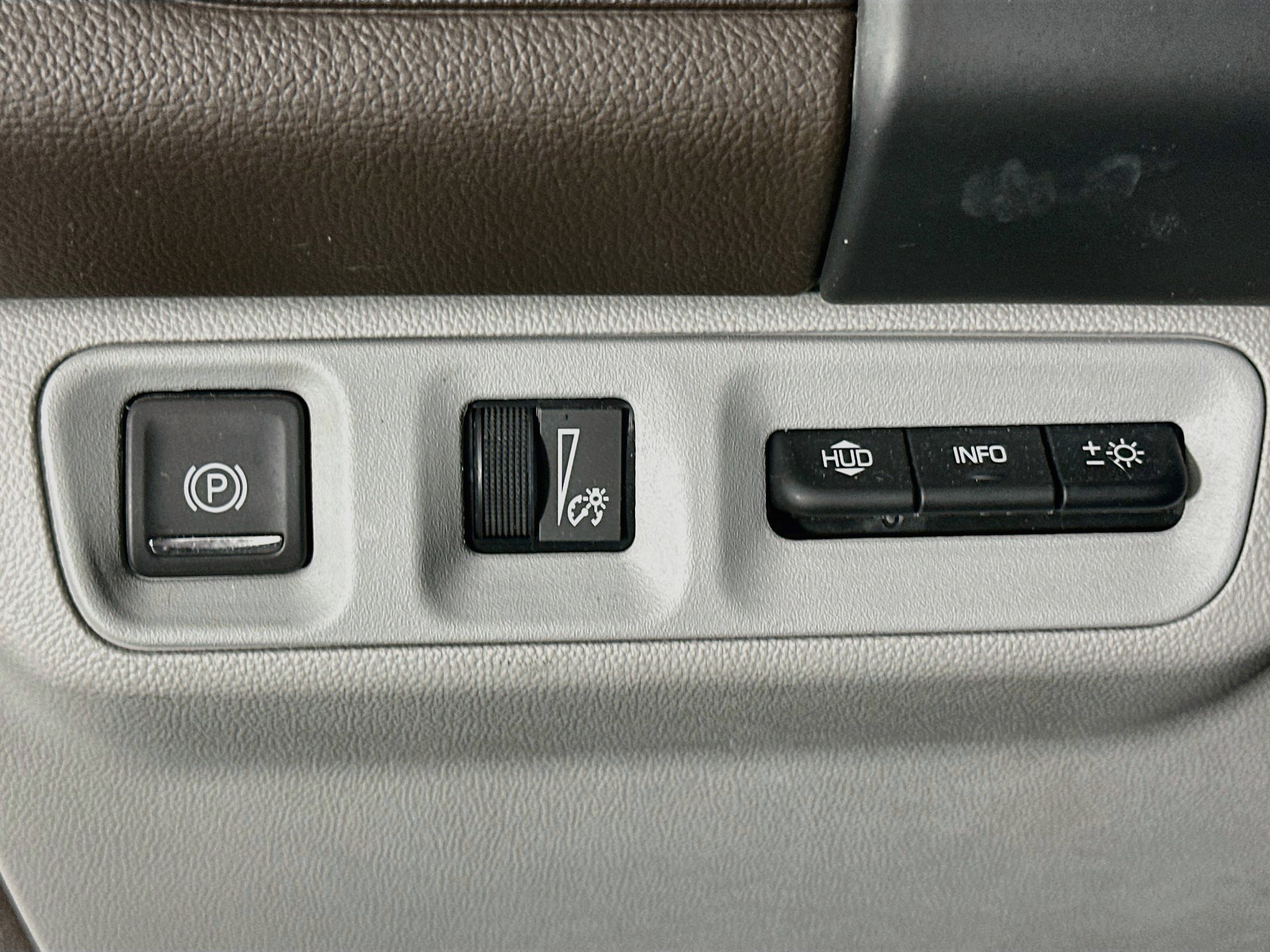 Used 2023 GMC Acadia SLT w/ Technology Package FWD image 17