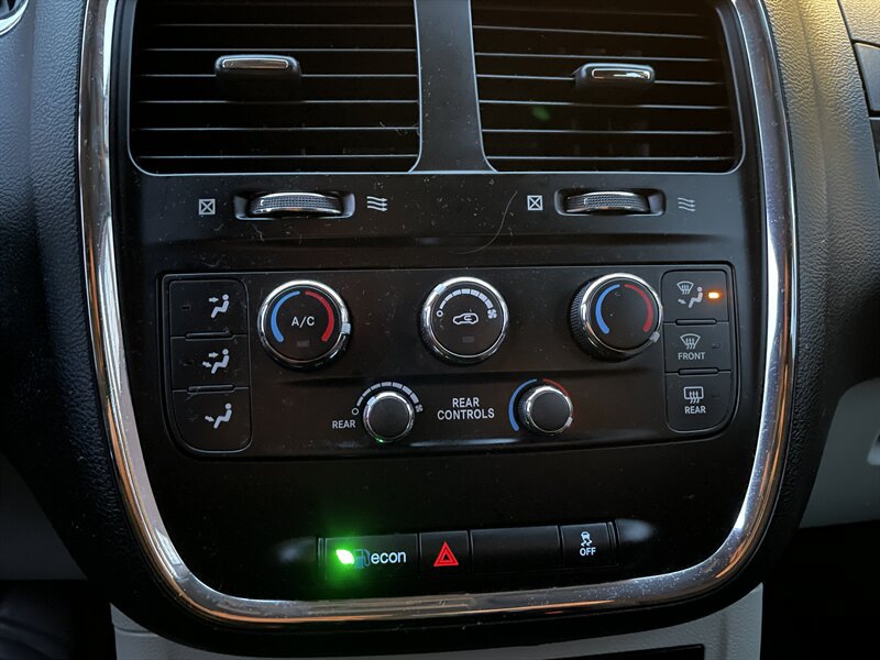 Used 2015 Dodge Grand Caravan SE w/ Quick Order Package 29E SE FWD image 23
