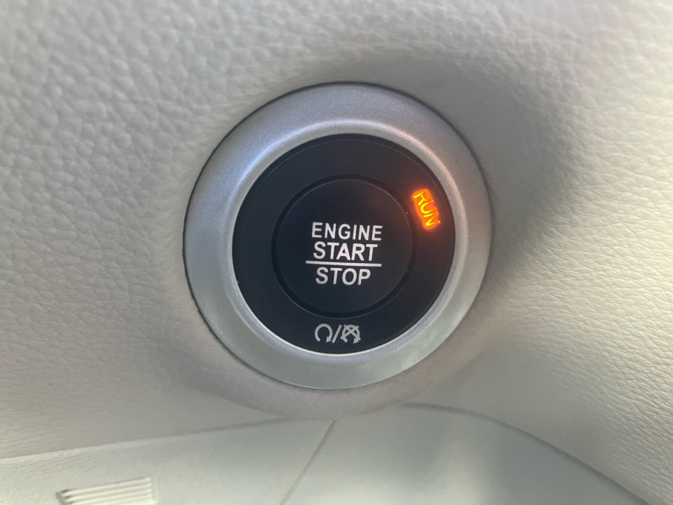 Used 2017 Chrysler Pacifica Limited image 23