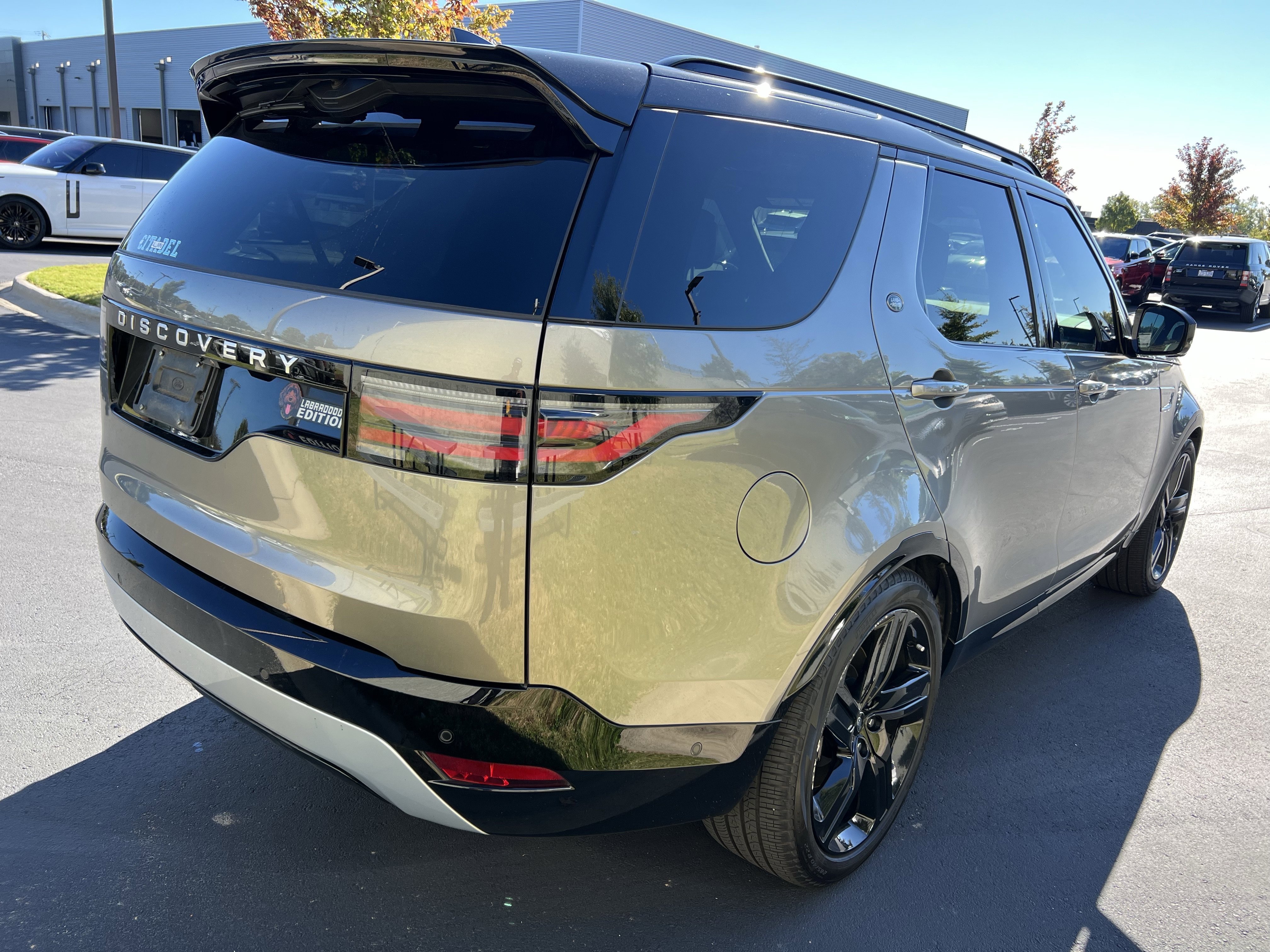 Used 2024 Land Rover Discovery Metropolitan Edition image 30