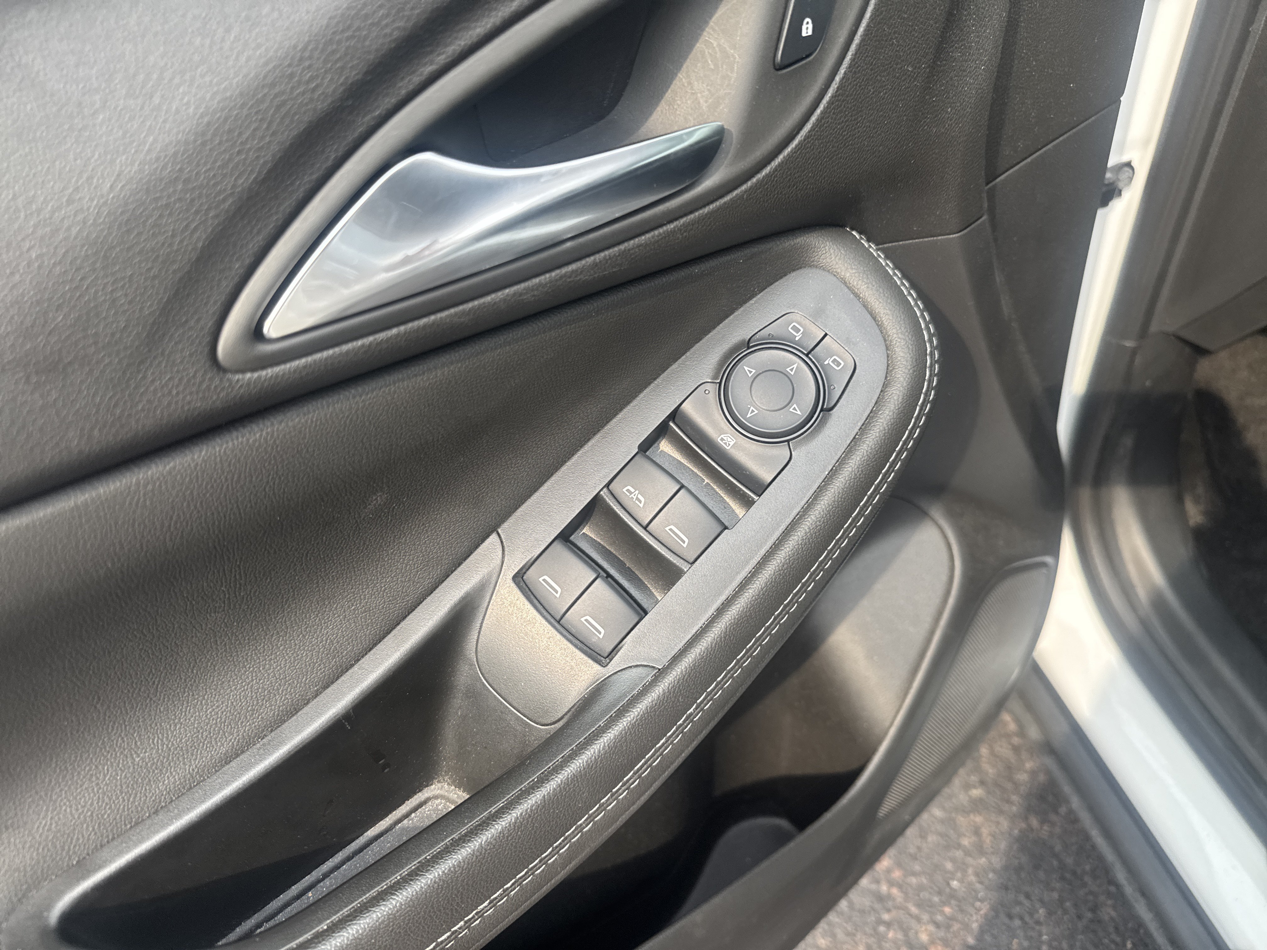 Used 2024 Buick Encore GX Preferred w/ Comfort Package AWD/4WD image 16