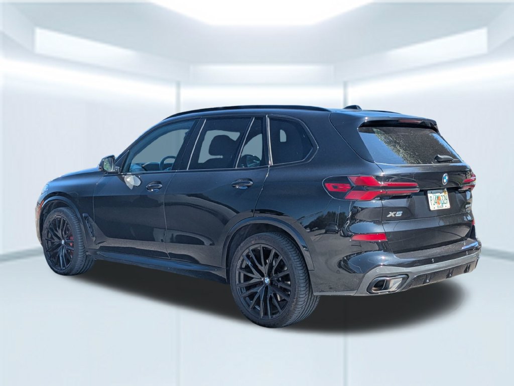Used 2024 BMW X5 sDrive40i w/ M Sport Package RWD image 3
