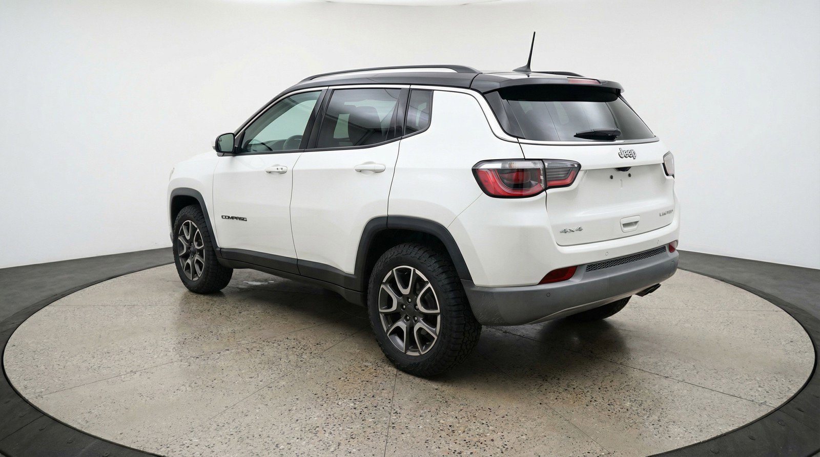 Used 2025 Jeep Compass Trailhawk image 6