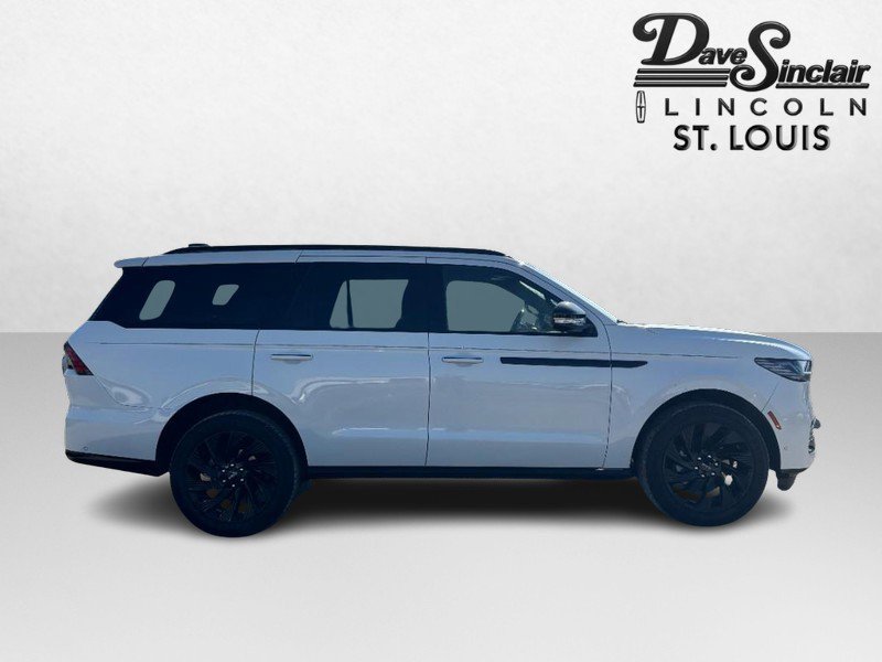 New 2025 Lincoln Navigator Reserve w/ Jet Appearance Package image 4