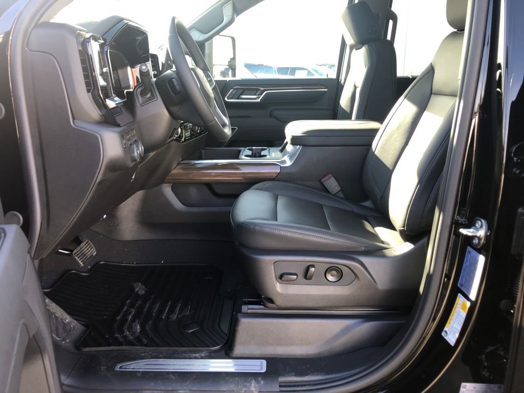 New 2026 Chevrolet Silverado 3500 LT w/ All Star Edition image 13