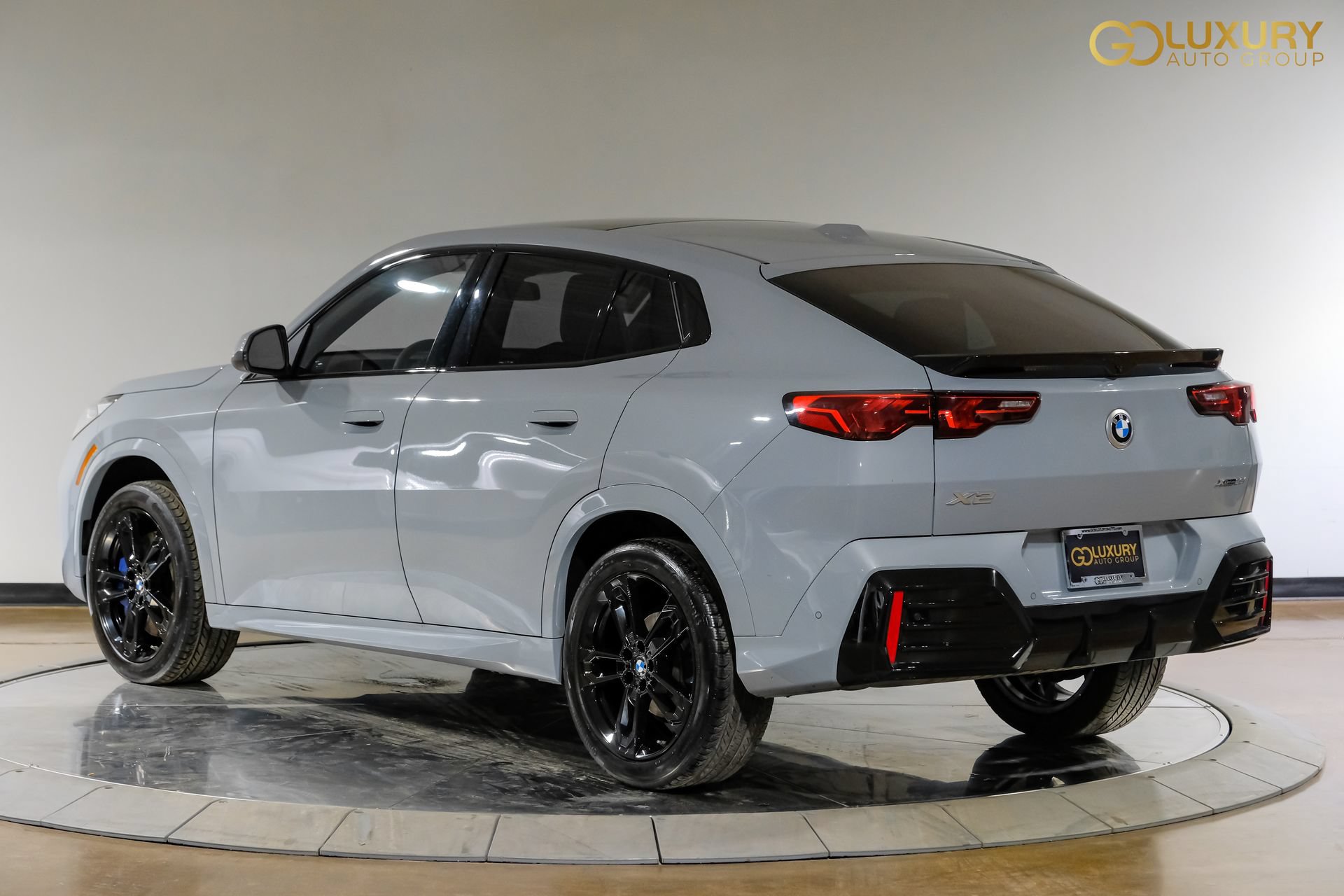 Used 2025 BMW X2 xDrive28i AWD/4WD image 12
