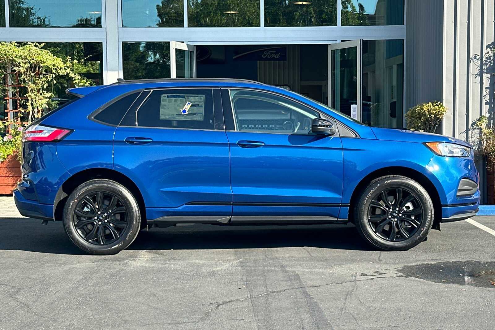 New 2024 Ford Edge SE w/ Black Appearance Package image 3