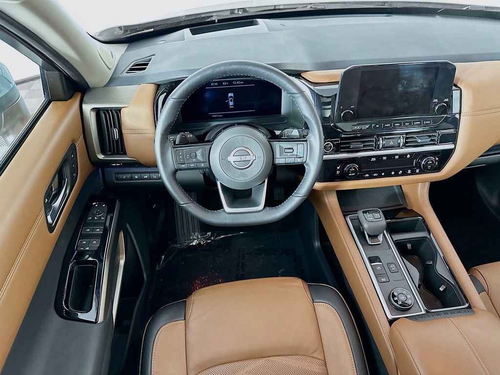 Used 2024 Nissan Pathfinder Platinum w/ Cargo Package image 32