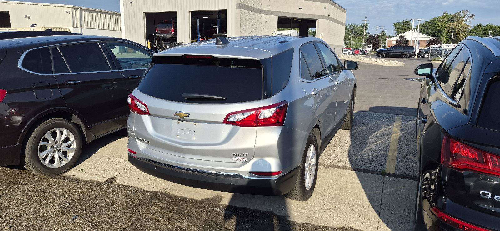 Used 2019 Chevrolet Equinox LT w/ Driver Convenience Package AWD/4WD image 3