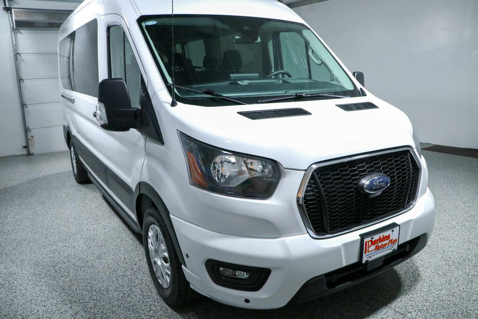 Used 2025 Ford Transit 350 XLT RWD image 5