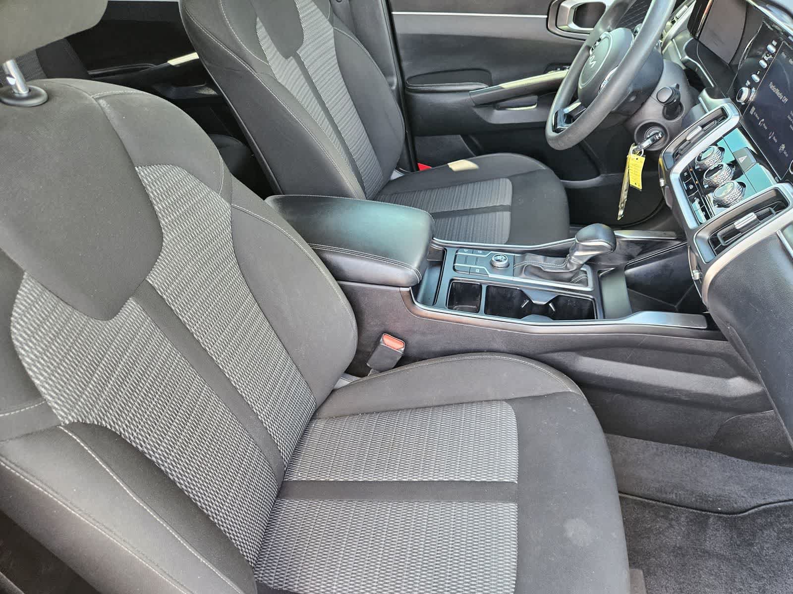 Used 2022 Kia Sorento LX FWD image 12
