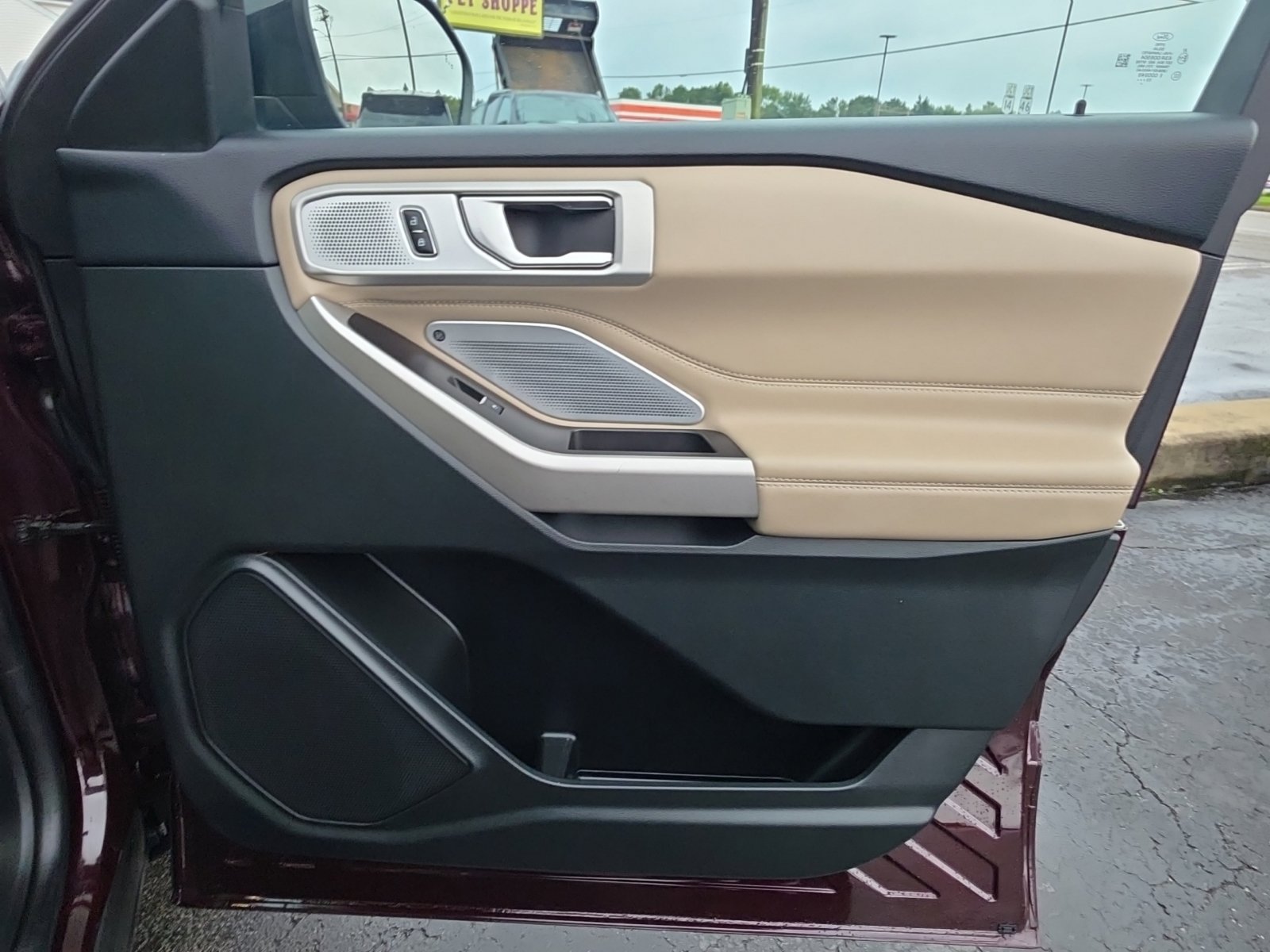 Used 2022 Ford Explorer Limited w/ Limited Technology Package AWD/4WD image 26