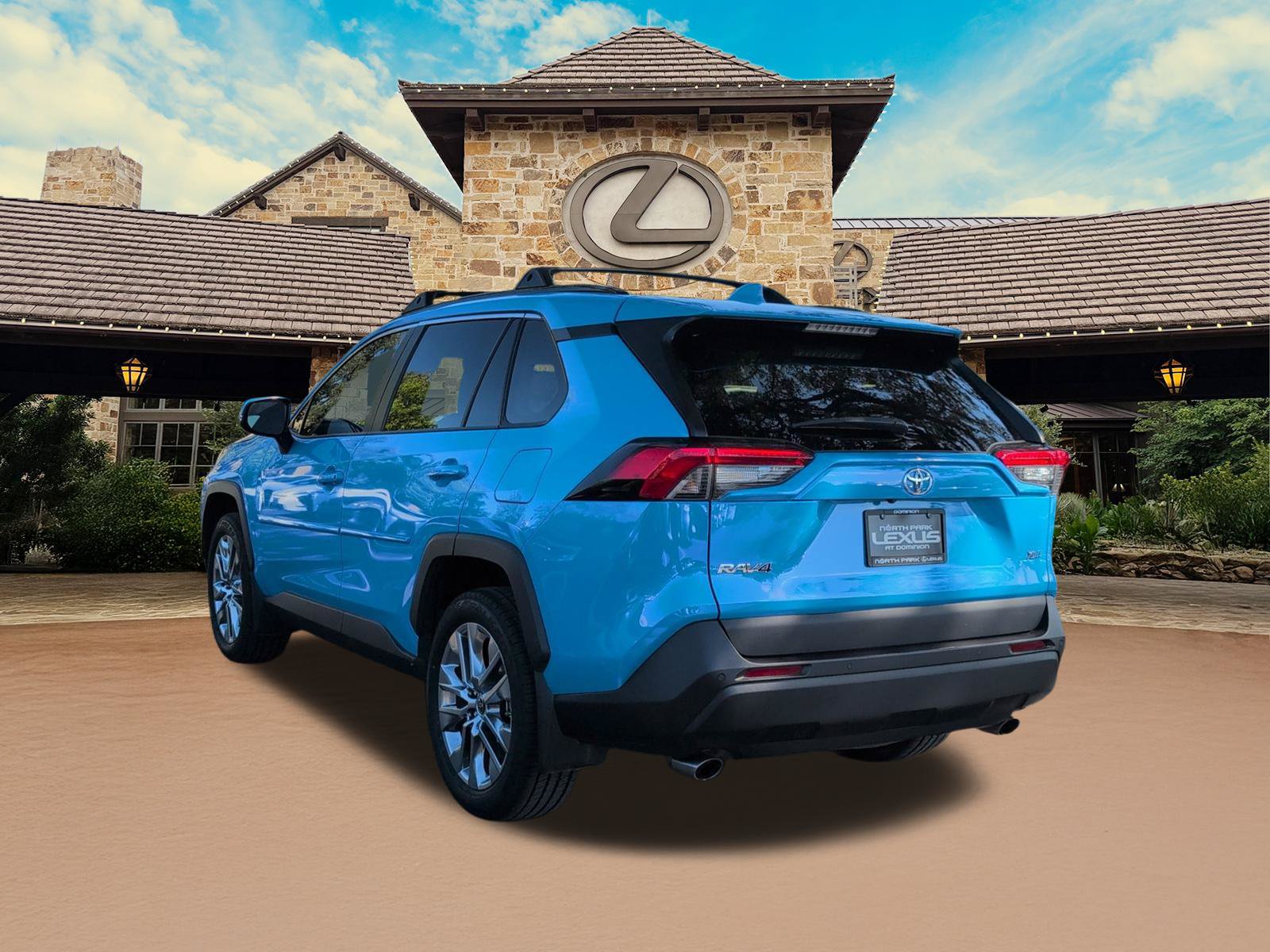 Used 2021 Toyota RAV4 XLE Premium FWD image 3