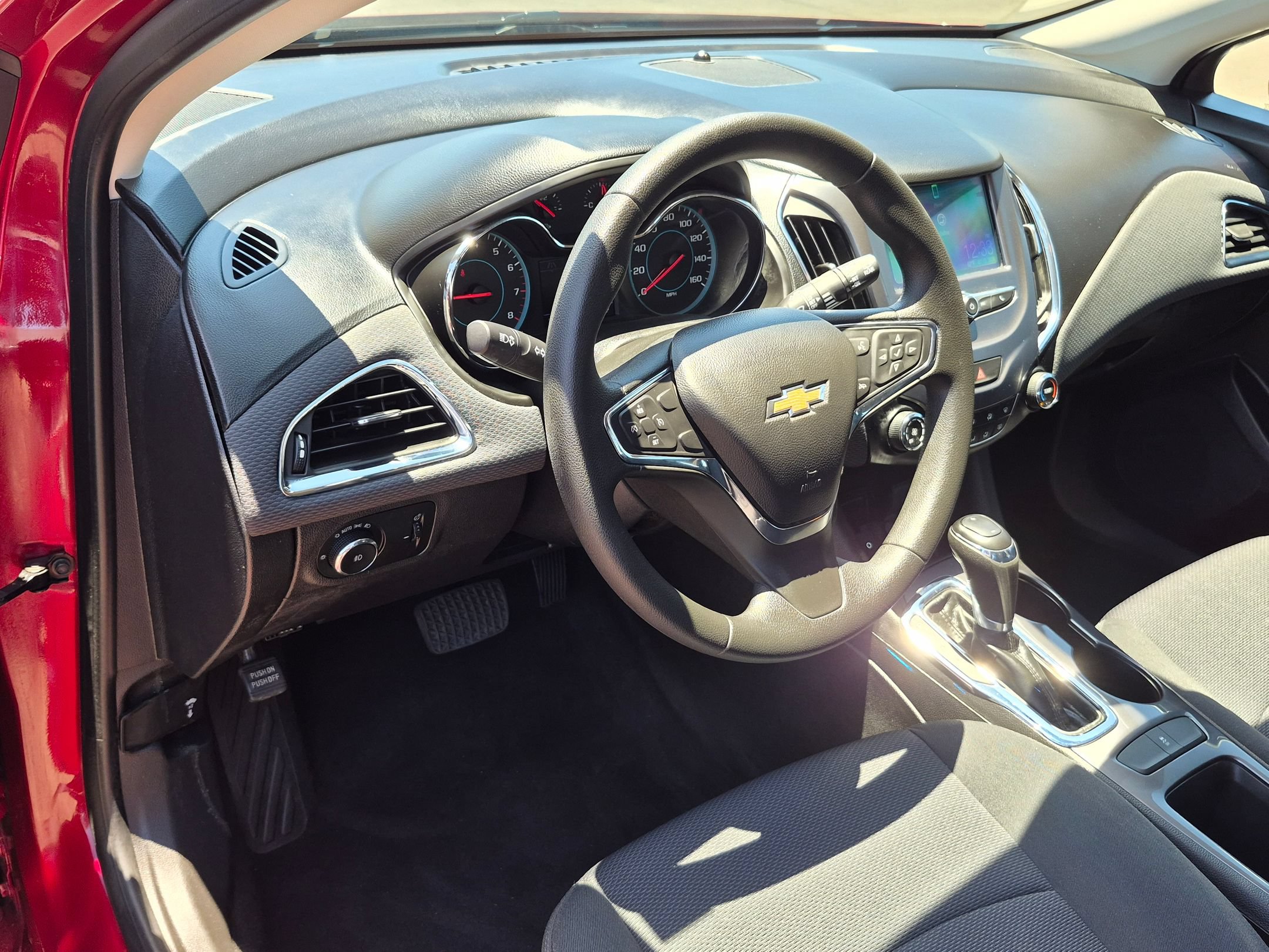 Used 2018 Chevrolet Cruze LT FWD image 13