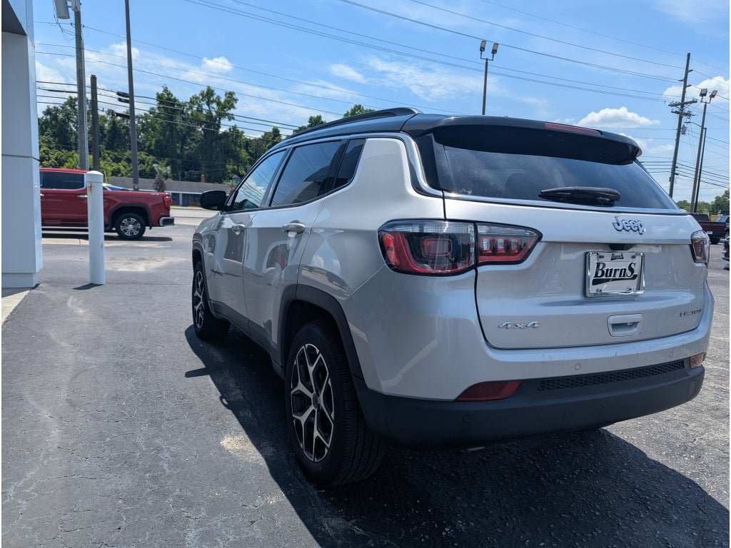 Used 2025 Jeep Compass Limited AWD/4WD image 5