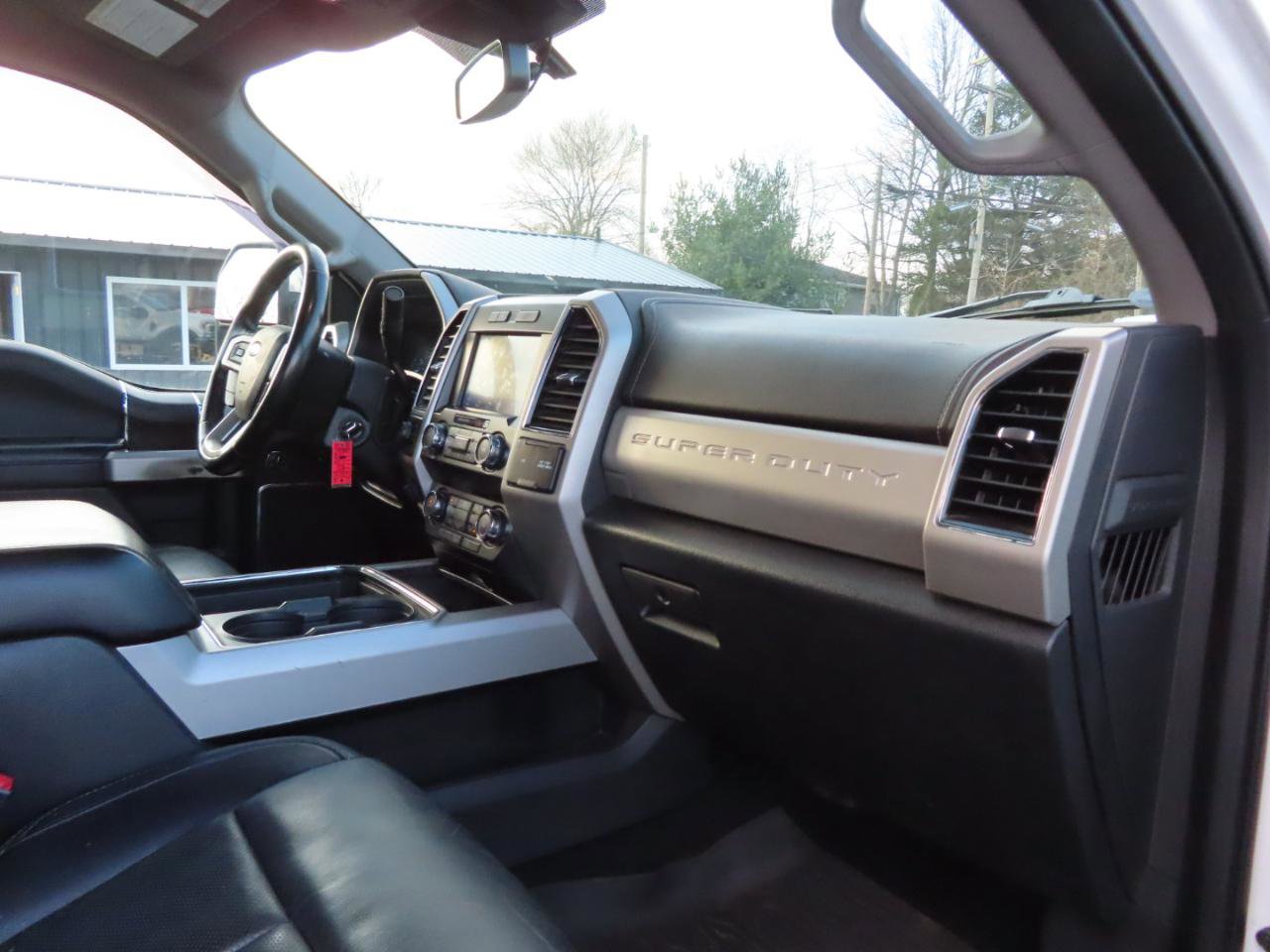 Used 2021 Ford F350 Lariat w/ Chrome Package image 44