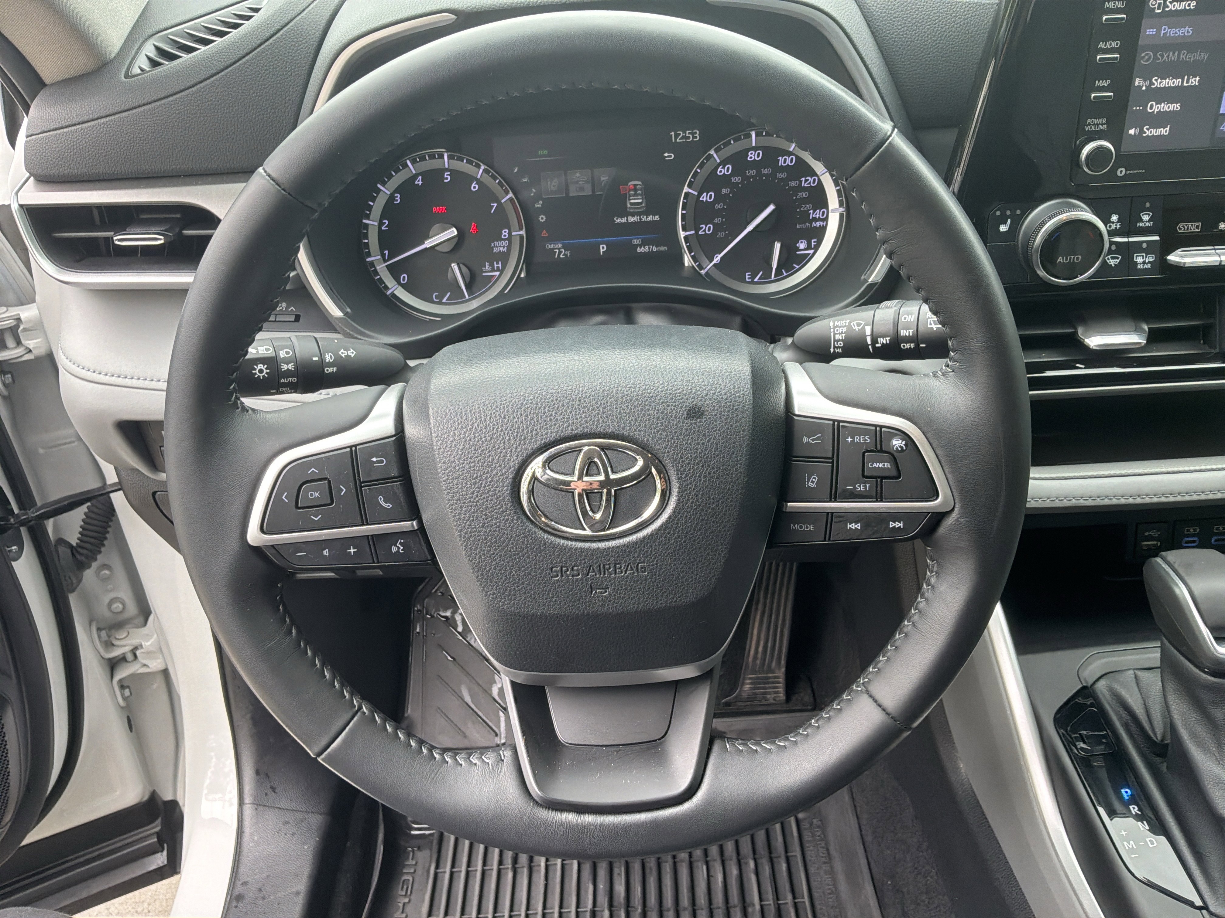 Used 2022 Toyota Highlander XLE FWD image 18