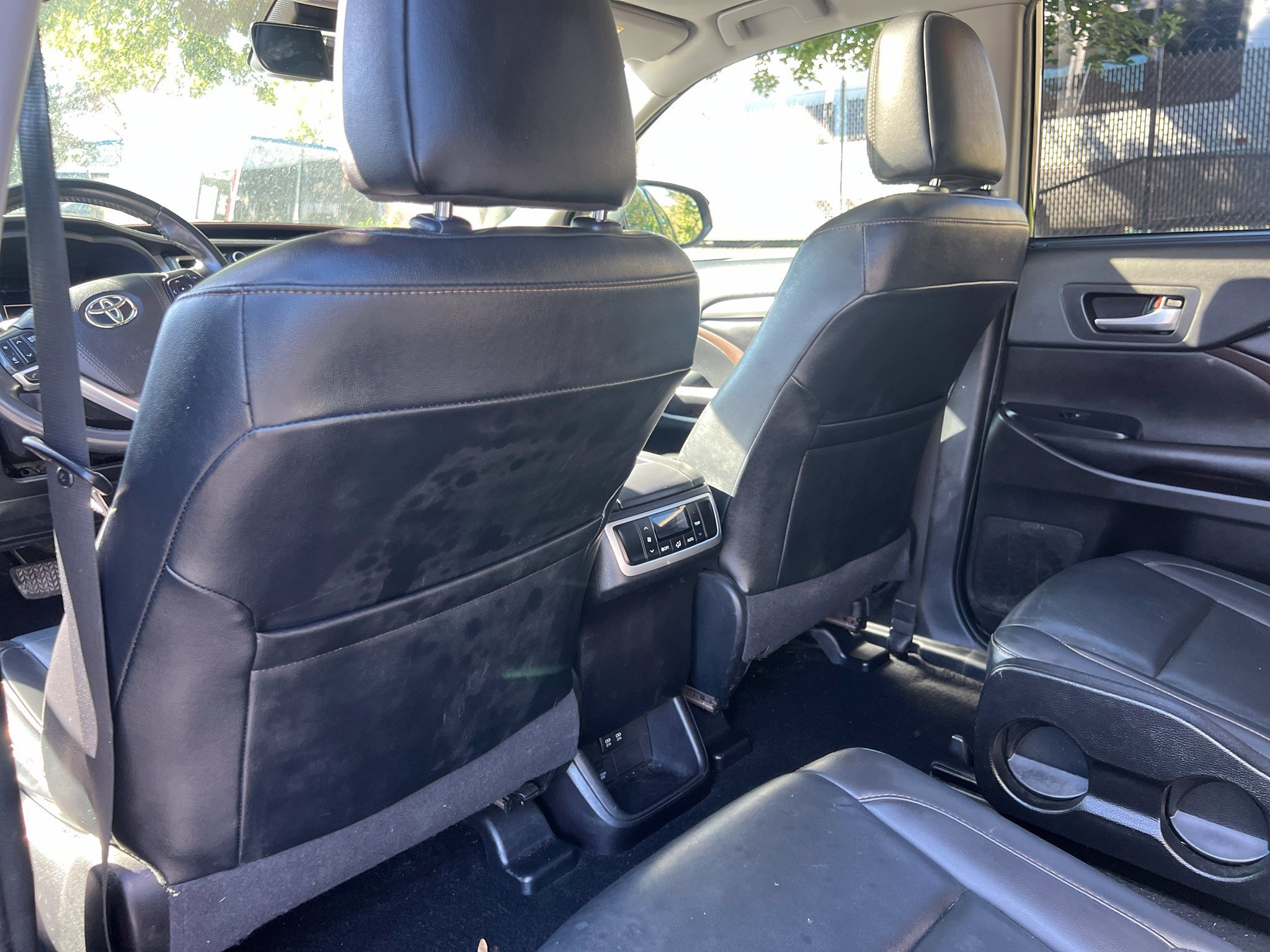 Used 2019 Toyota Highlander XLE AWD/4WD image 14