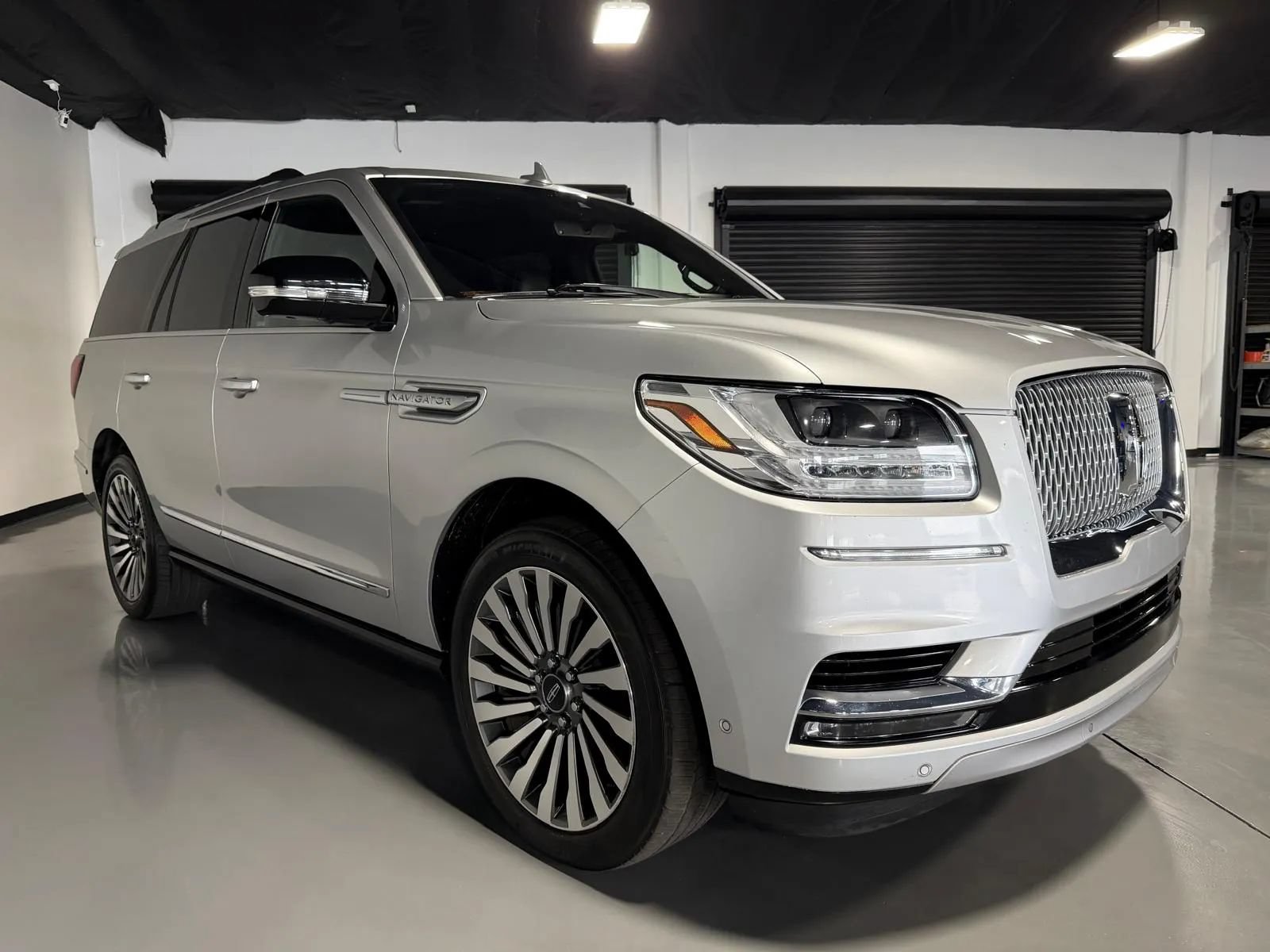 Used 2018 Lincoln Navigator Reserve w/ Technology Package AWD/4WD image 3