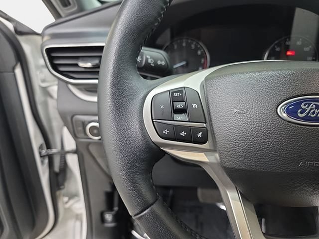 Used 2023 Ford Explorer XLT w/ Equipment Group 202A AWD/4WD image 17