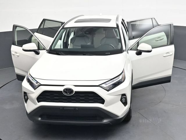 Used 2022 Toyota RAV4 XLE Premium AWD/4WD image 39