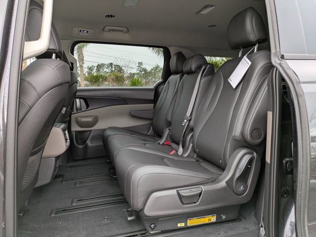New 2026 Kia Carnival LXS FWD image 14
