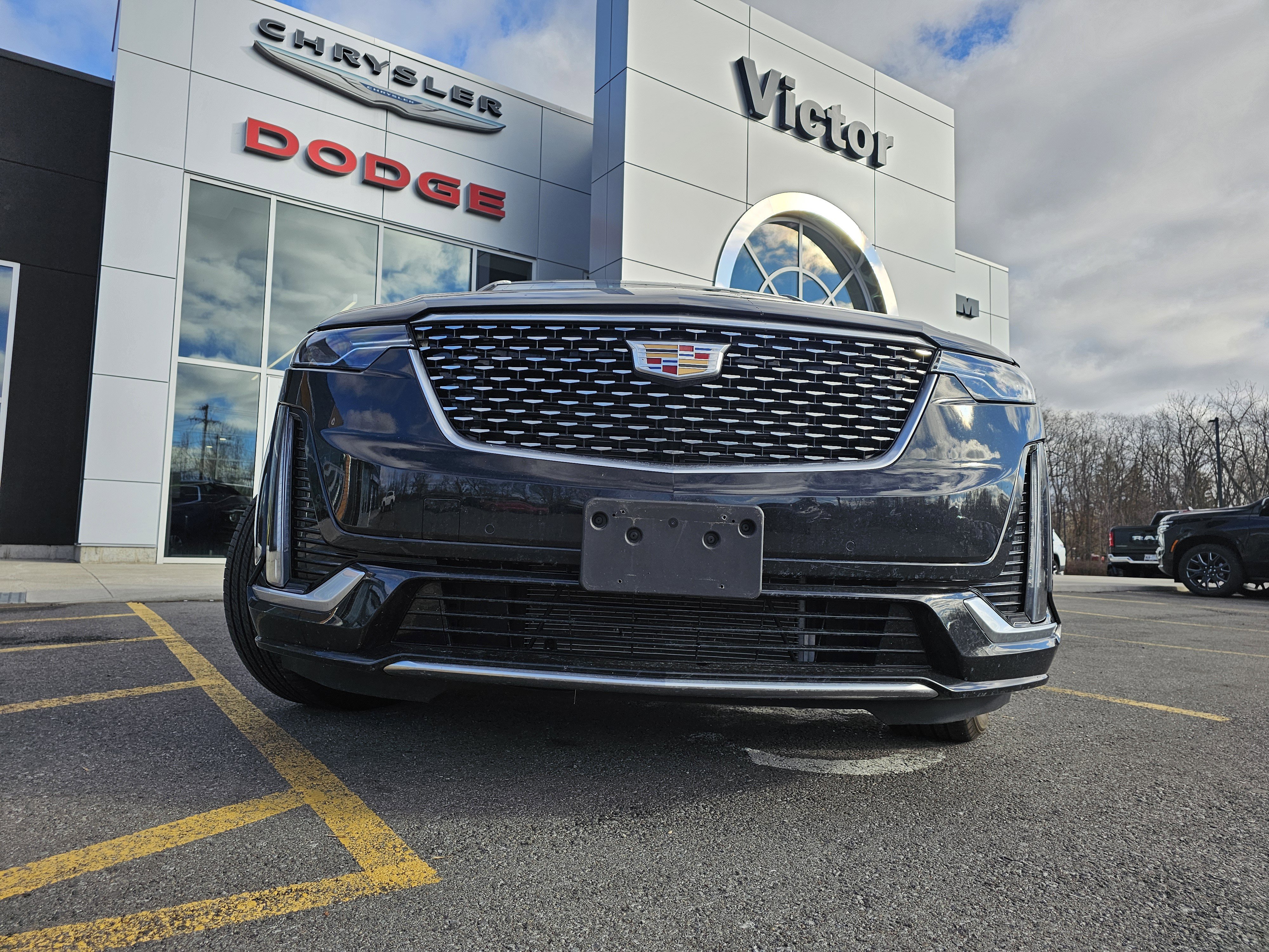 Used 2024 Cadillac XT6 Premium Luxury image 2