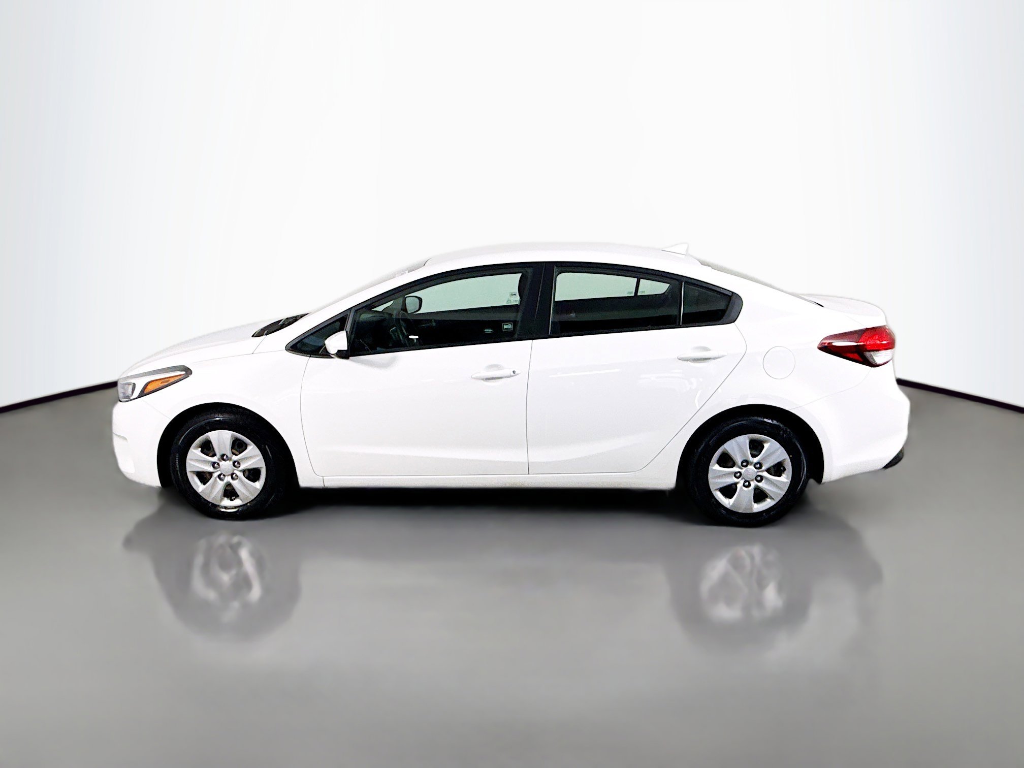 Used 2017 Kia Forte LX image 6