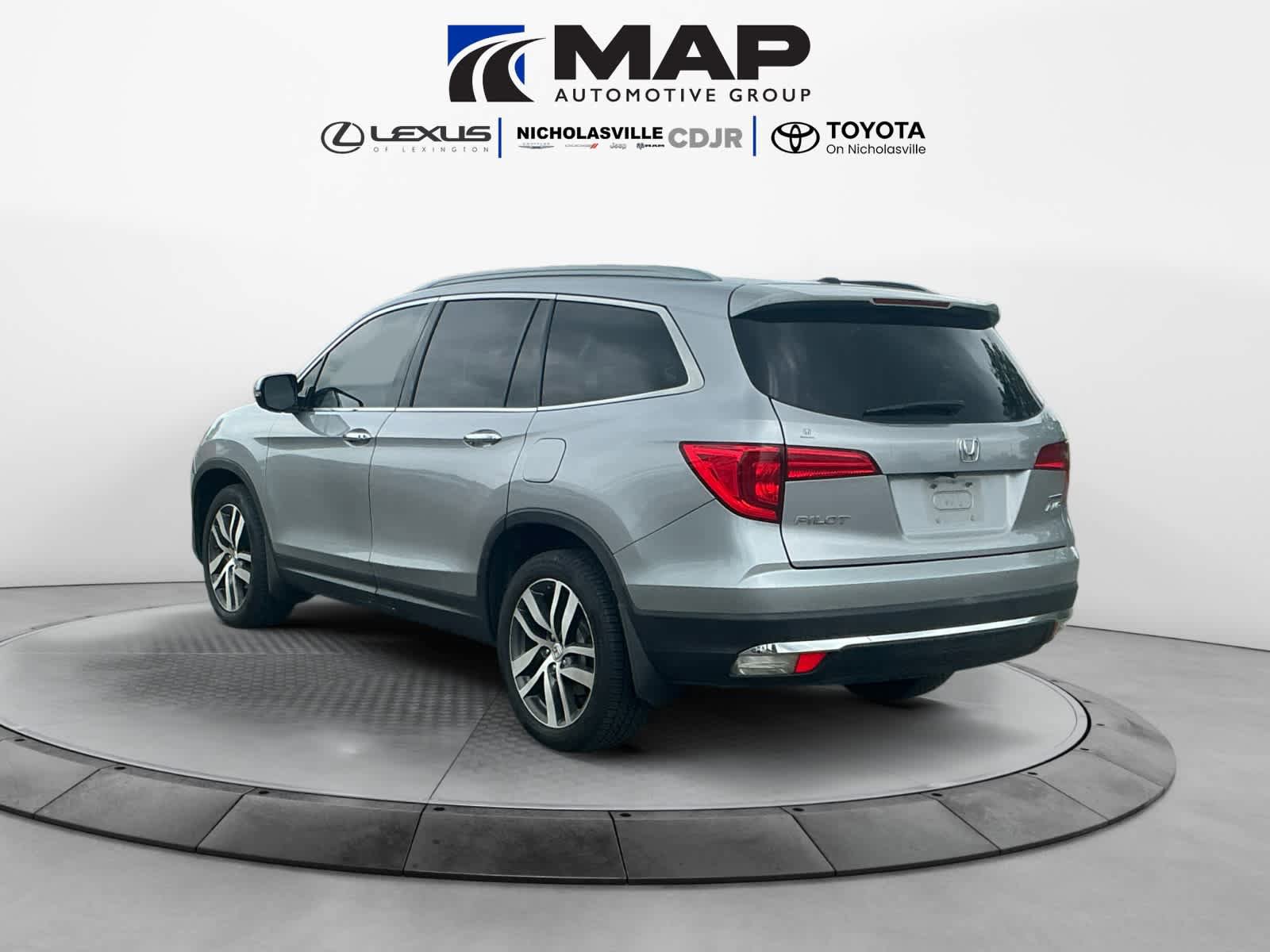 Used 2016 Honda Pilot Touring image 3