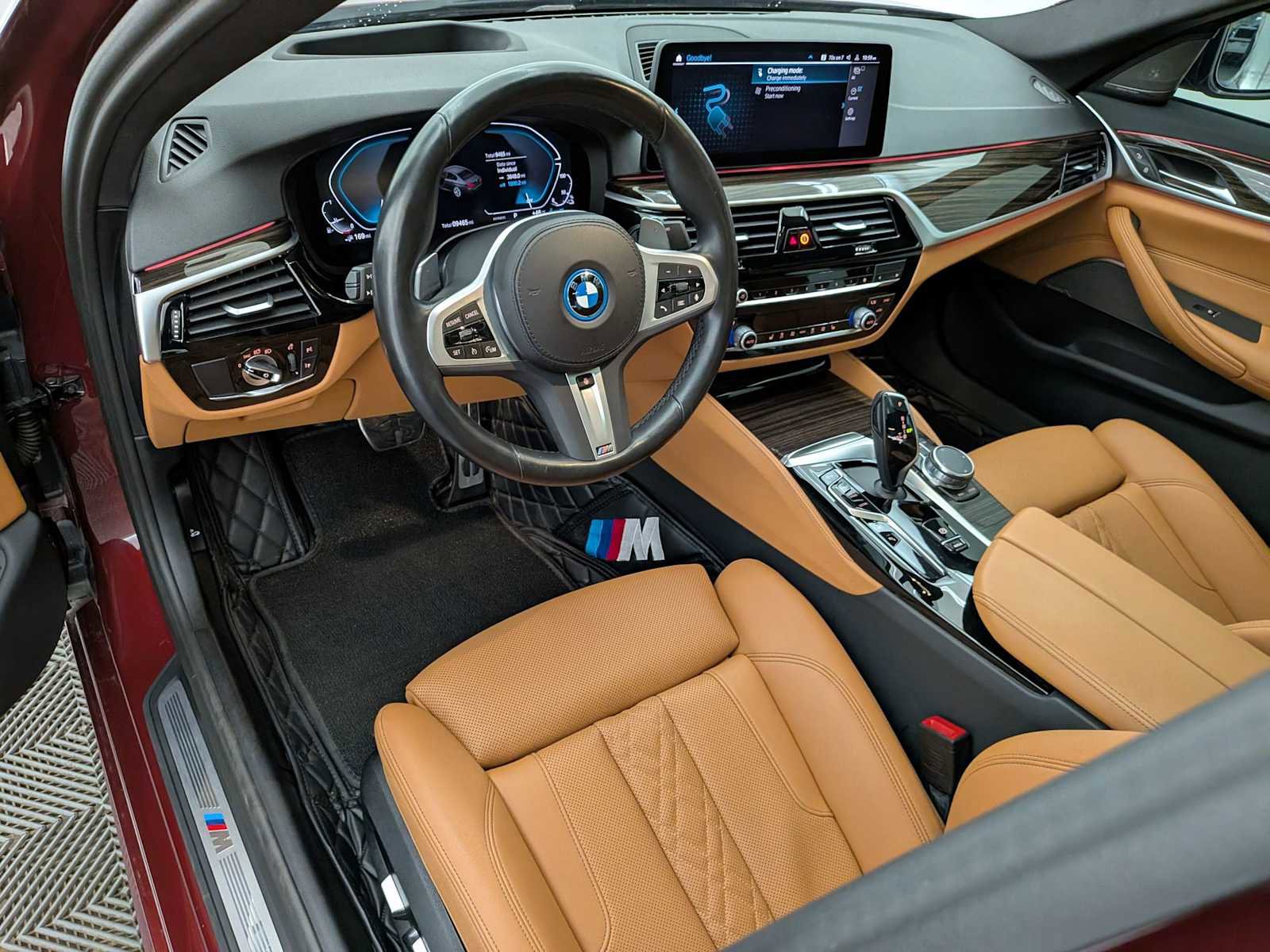 Used 2023 BMW 530e w/ M Sport Package image 2