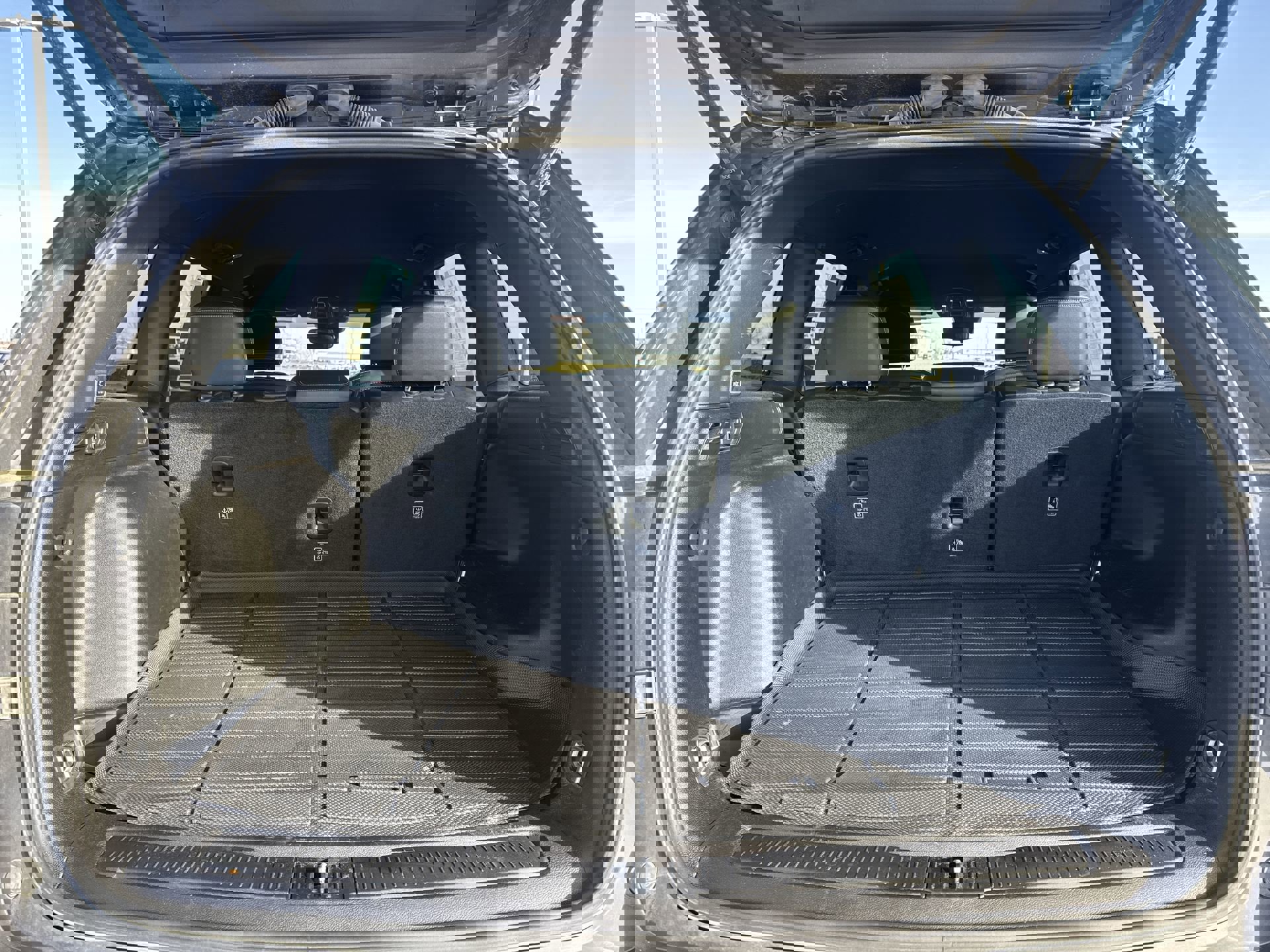 Used 2024 Jeep Grand Cherokee Limited w/ Black Appearance Package image 24