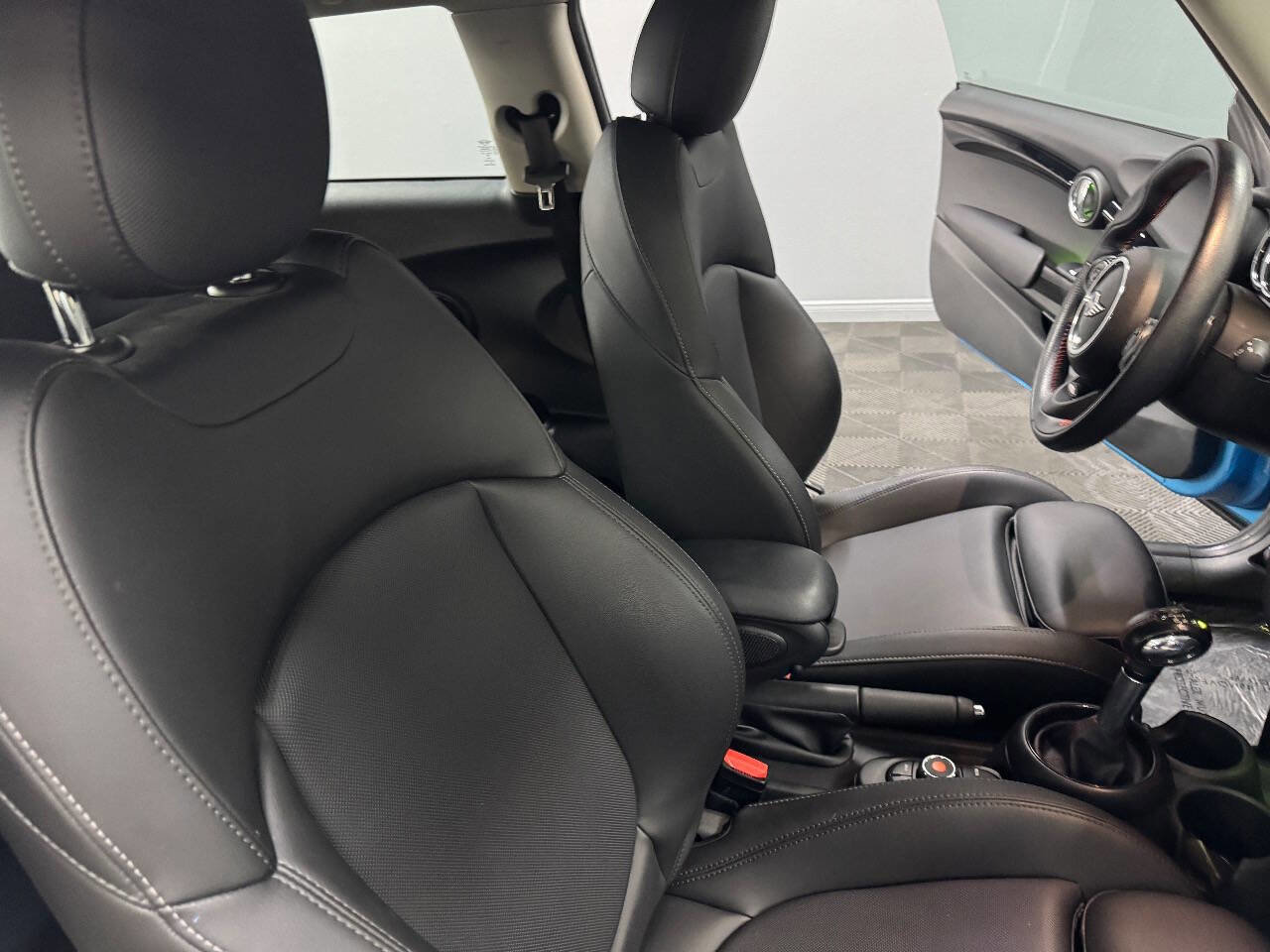 Used 2019 MINI Cooper S w/ Signature Upholstery Package image 45