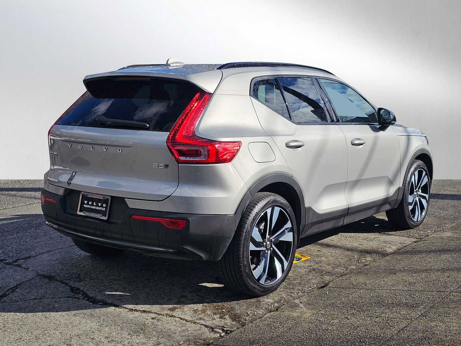 Certified 2025 Volvo XC40 B5 Plus w/ Climate Package image 3