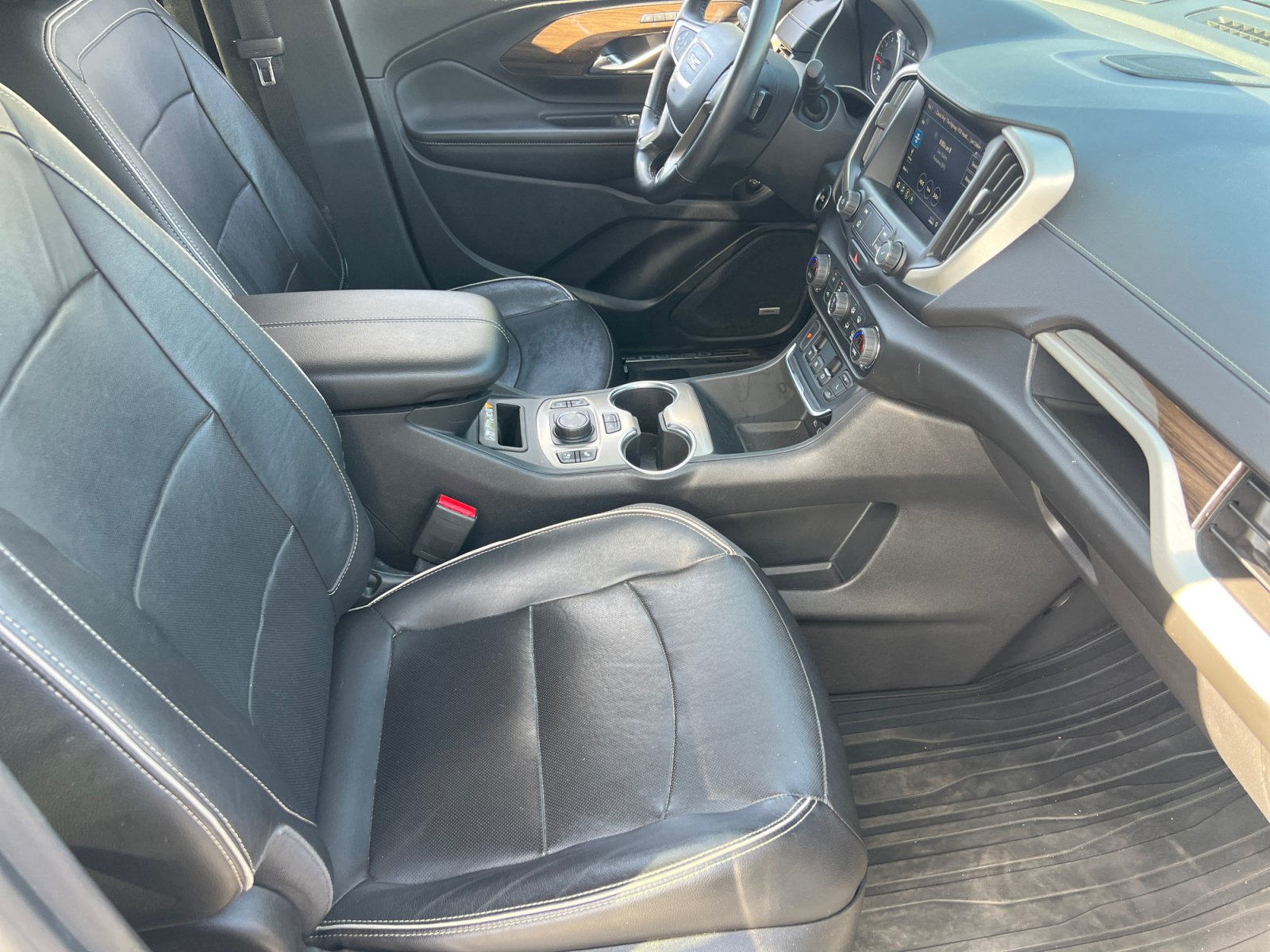 Used 2020 GMC Terrain Denali w/ Denali Premium Package FWD image 19