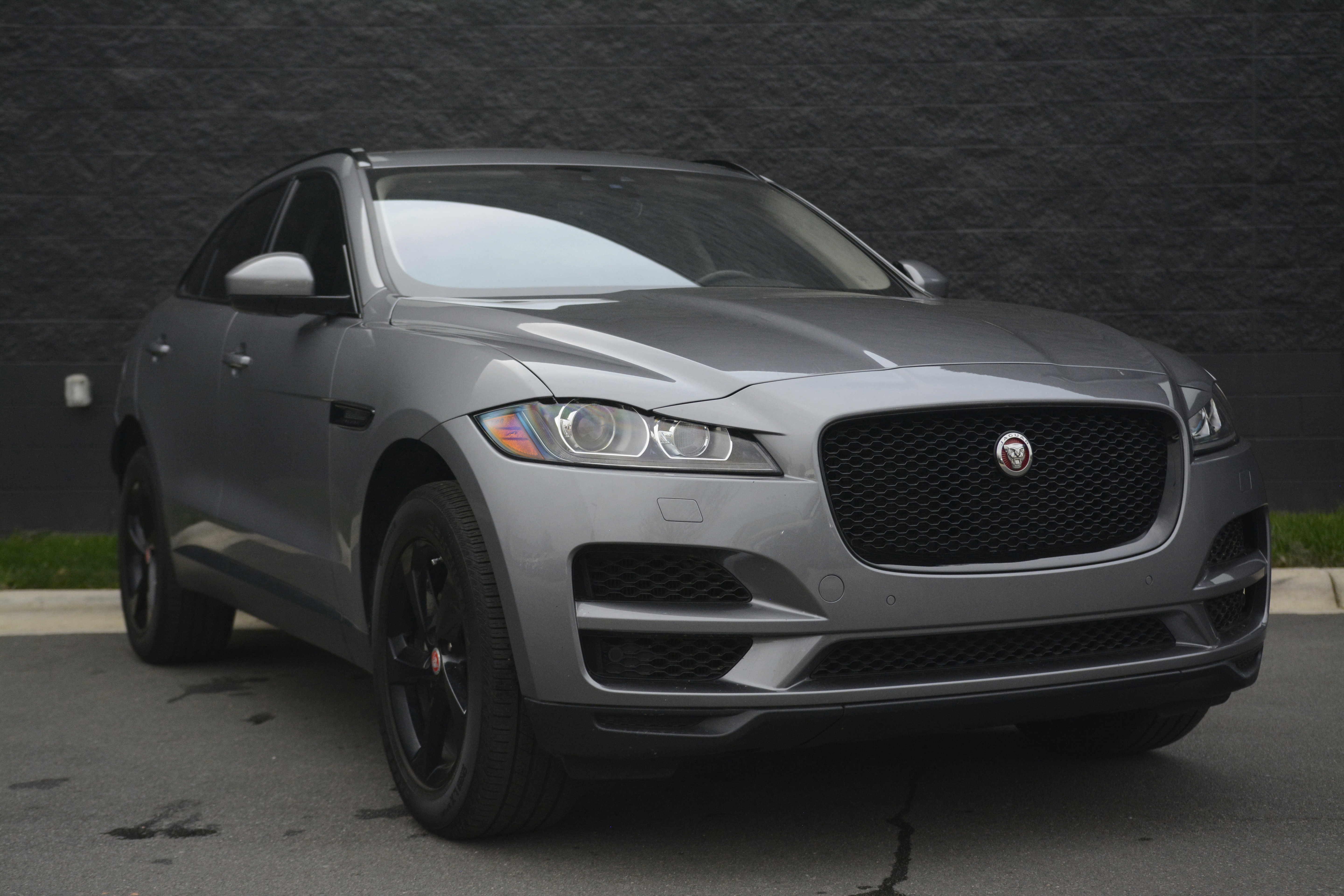 Used 2020 Jaguar F-PACE Premium image 9