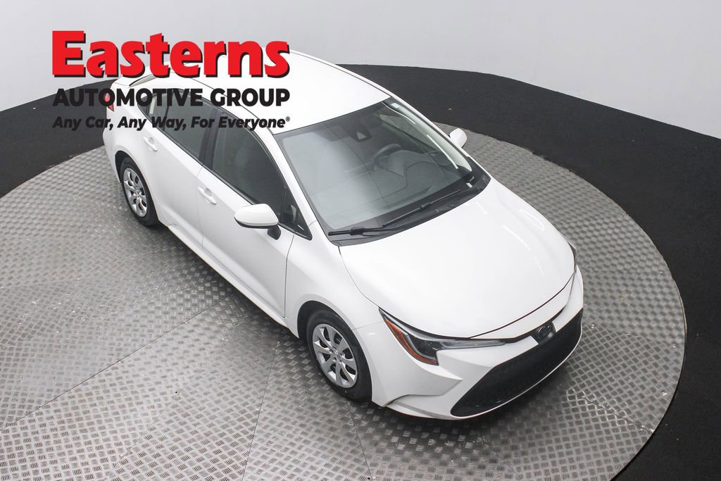 Used 2022 Toyota Corolla LE image 3
