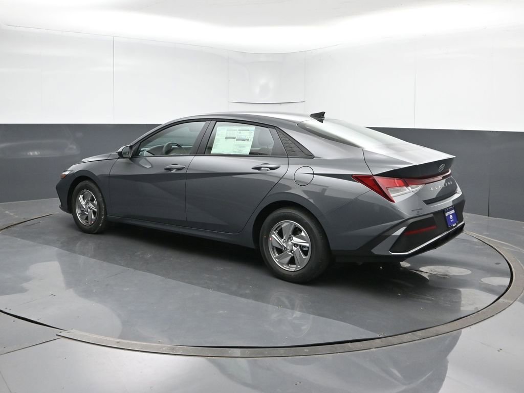 New 2026 Hyundai Elantra SE FWD image 3