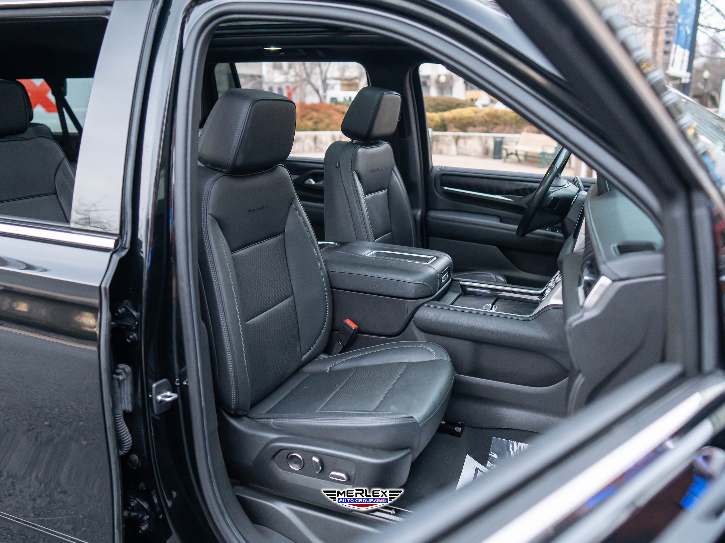 Used 2021 GMC Yukon XL Denali AWD/4WD image 17