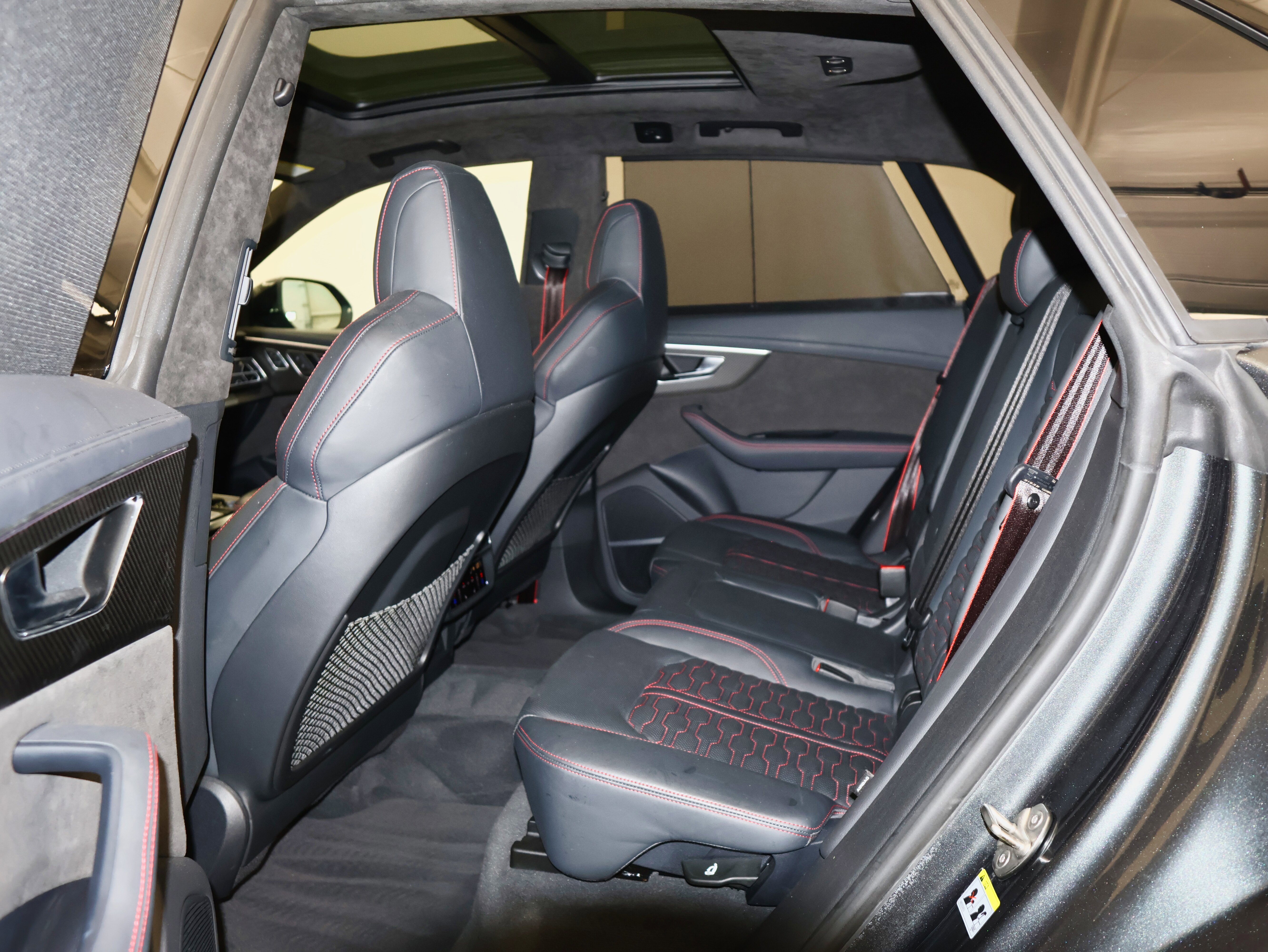 Used 2022 Audi RS Q8 w/ Black Optic Package image 33