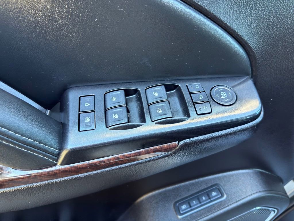 Used 2016 GMC Yukon XL SLT w/ HD Trailering Package image 12